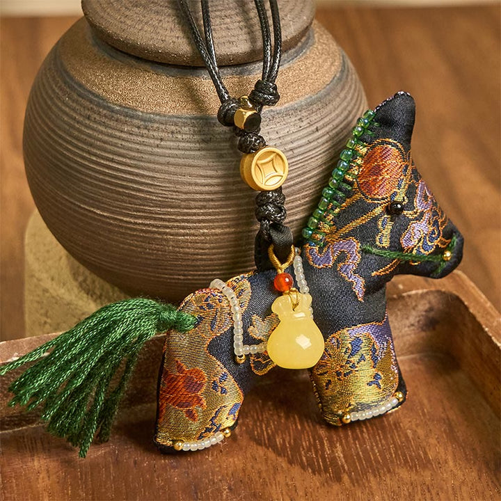 Décoration suspendue en brocart de soie à motif de lys, Buddha Stones , Année du Chant du Cheval - Motif de lys - image 0