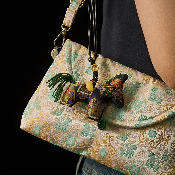 Décoration suspendue en brocart de soie à motif de lys, Buddha Stones , Année du Chant du Cheval - image 4