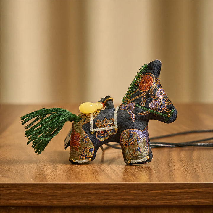 Décoration suspendue en brocart de soie à motif de lys, Buddha Stones , Année du Chant du Cheval - image 3