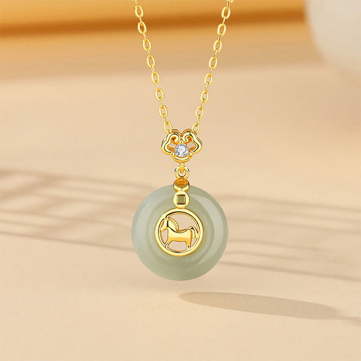 Collier pendentif porte-bonheur en argent sterling 925 et jade Hetian, orné d'une boucle de paix et symbolisant l'année du Cheval, représentant les Buddha Stones. - Collier de cheval - image 0