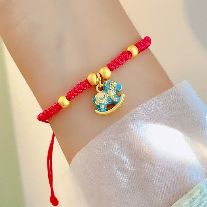 Bracelet ajustable en cuivre rouge avec Buddha Stones, petit bracelet porte-bonheur année du Cheval et cordon rouge. - Cheval vert (Tour de poignet : 10-18 cm) - image 0