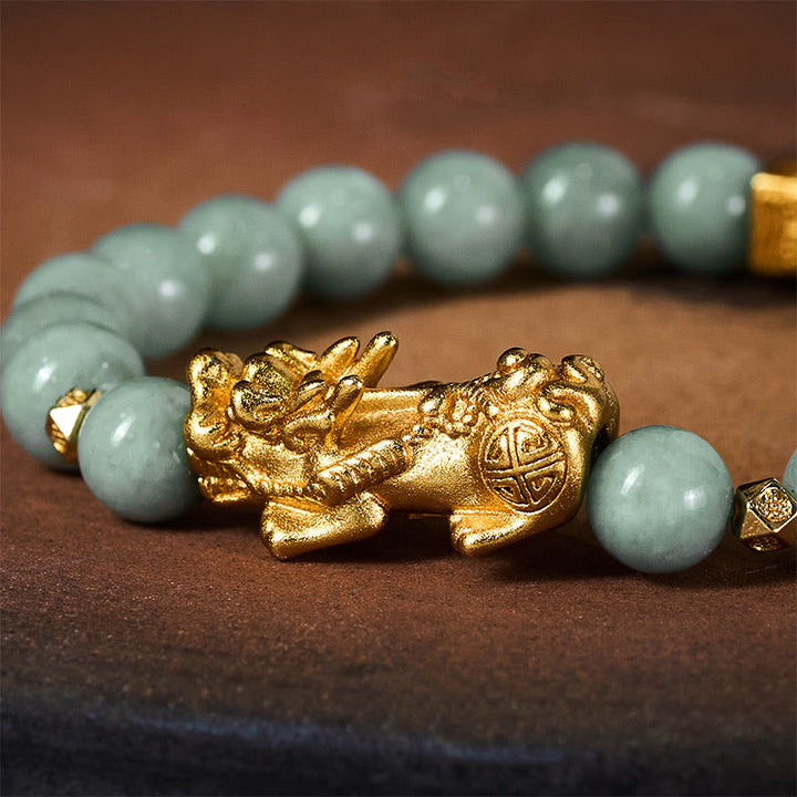 Bracelet de perles de jade porte-bonheur et prospérité avec breloque Pi Xiu dorée en Buddha Stones - image 5