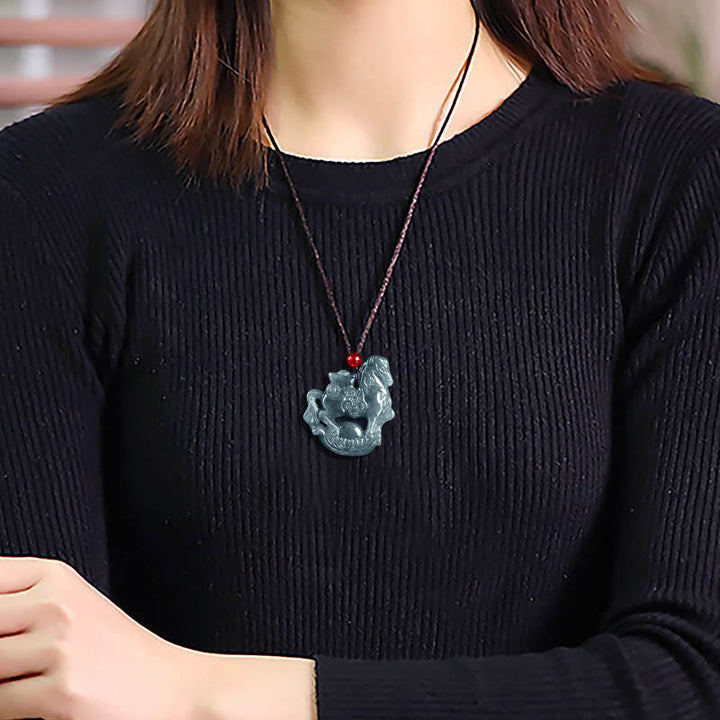 Collier pendentif en corde de jade de lingot de chance et de prospérité de l'année du cheval de Buddha Stones - image 10