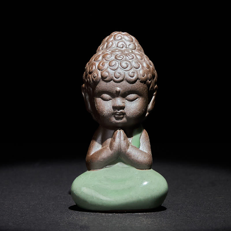Statue de Buddha Stones en céramique représentant un moine en prière et méditation, symbole de sérénité et de décoration intérieure. - Prière 5*5*8,5 cm - image 0