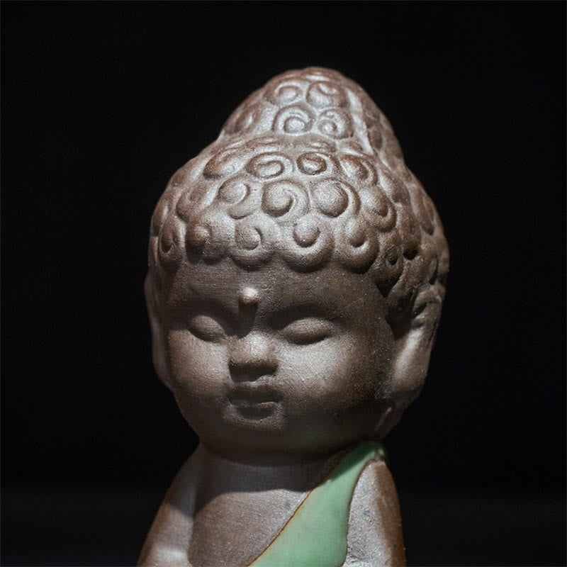 Statue de Buddha Stones en céramique représentant un moine en prière et méditation, symbole de sérénité et de décoration intérieure. - image 30