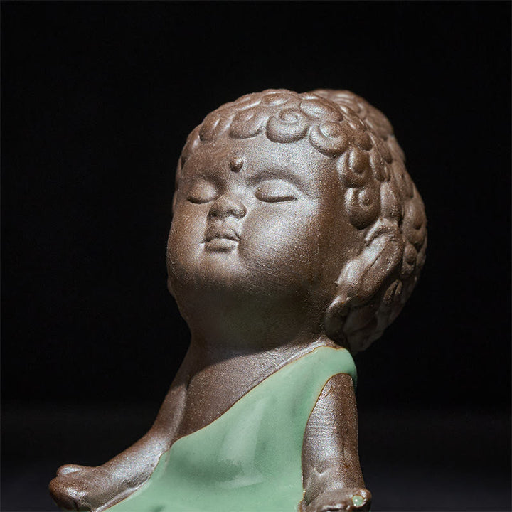 Statue de Buddha Stones en céramique représentant un moine en prière et méditation, symbole de sérénité et de décoration intérieure. - image 17