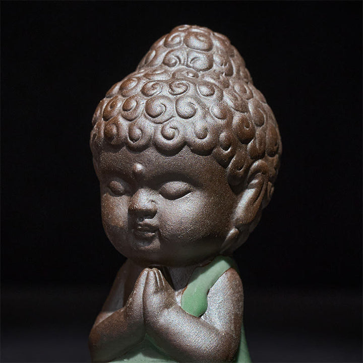 Statue de Buddha Stones en céramique représentant un moine en prière et méditation, symbole de sérénité et de décoration intérieure. - image 7