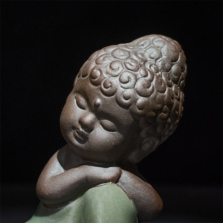 Statue de Buddha Stones en céramique représentant un moine en prière et méditation, symbole de sérénité et de décoration intérieure. - image 39