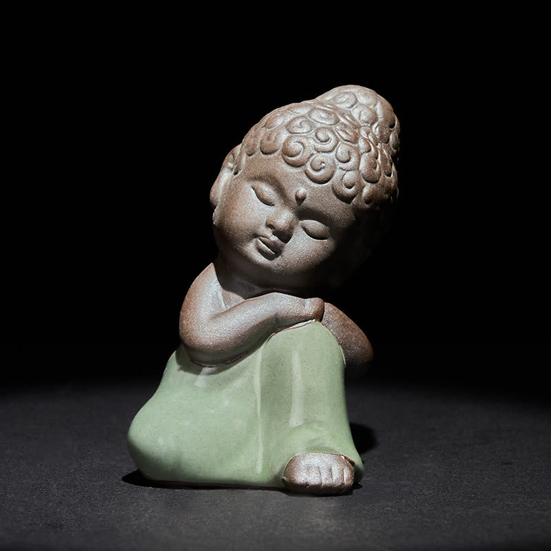 Statue de Buddha Stones en céramique représentant un moine en prière et méditation, symbole de sérénité et de décoration intérieure. - Reste 4,5*5,5*8,5 cm - image 32