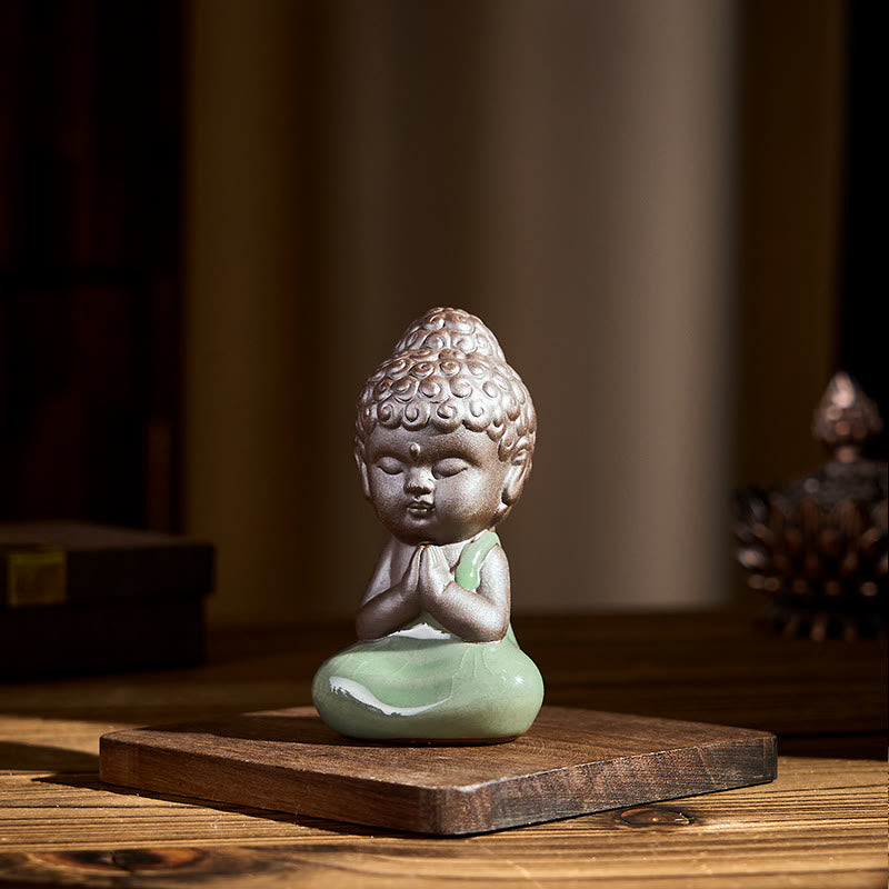 Statue de Buddha Stones en céramique représentant un moine en prière et méditation, symbole de sérénité et de décoration intérieure. - image 4