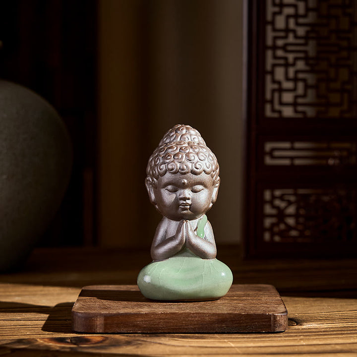 Statue de Buddha Stones en céramique représentant un moine en prière et méditation, symbole de sérénité et de décoration intérieure. - image 3