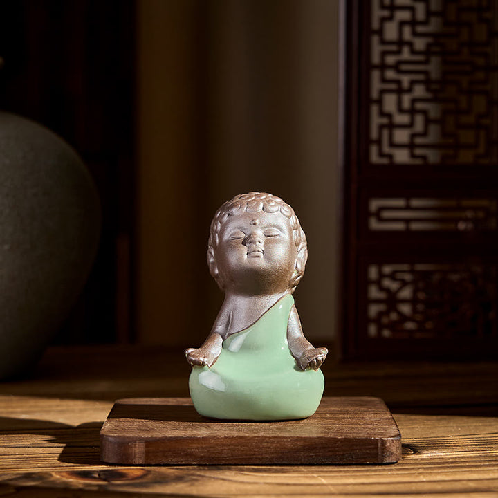 Statue de Buddha Stones en céramique représentant un moine en prière et méditation, symbole de sérénité et de décoration intérieure. - image 13