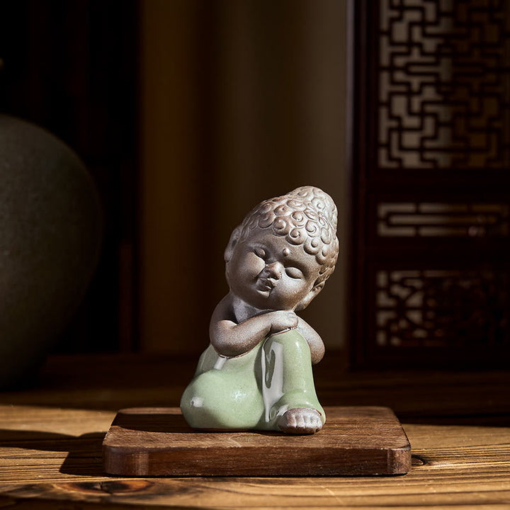 Statue de Buddha Stones en céramique représentant un moine en prière et méditation, symbole de sérénité et de décoration intérieure. - image 35