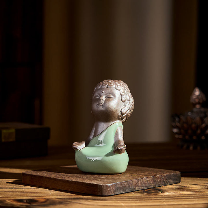 Statue de Buddha Stones en céramique représentant un moine en prière et méditation, symbole de sérénité et de décoration intérieure. - image 14