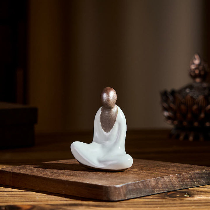 Buddha Stones Petite statue de Bouddha informe en céramique méditant, décoration zen pour la maison 4*2,5*5cm - image 4
