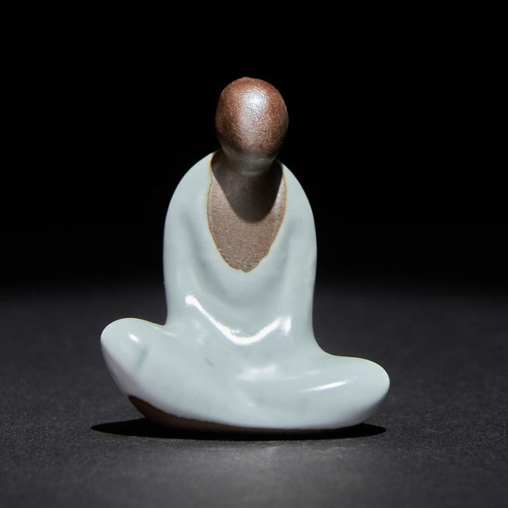 Buddha Stones Petite statue de Bouddha informe en céramique méditant, décoration zen pour la maison 4*2,5*5cm - image 1