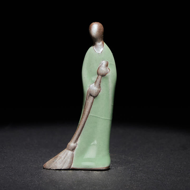 Statuette en céramique de Bouddha en pierre, représentant un moine balayant, sans forme apparente, pour la décoration intérieure (3,5 x 1,5 x 7 cm). - Bouddha 3,5 x 1,5 x 7 cm - image 0