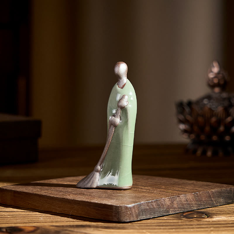 Statuette en céramique de Bouddha en pierre, représentant un moine balayant, sans forme apparente, pour la décoration intérieure (3,5 x 1,5 x 7 cm). - image 2