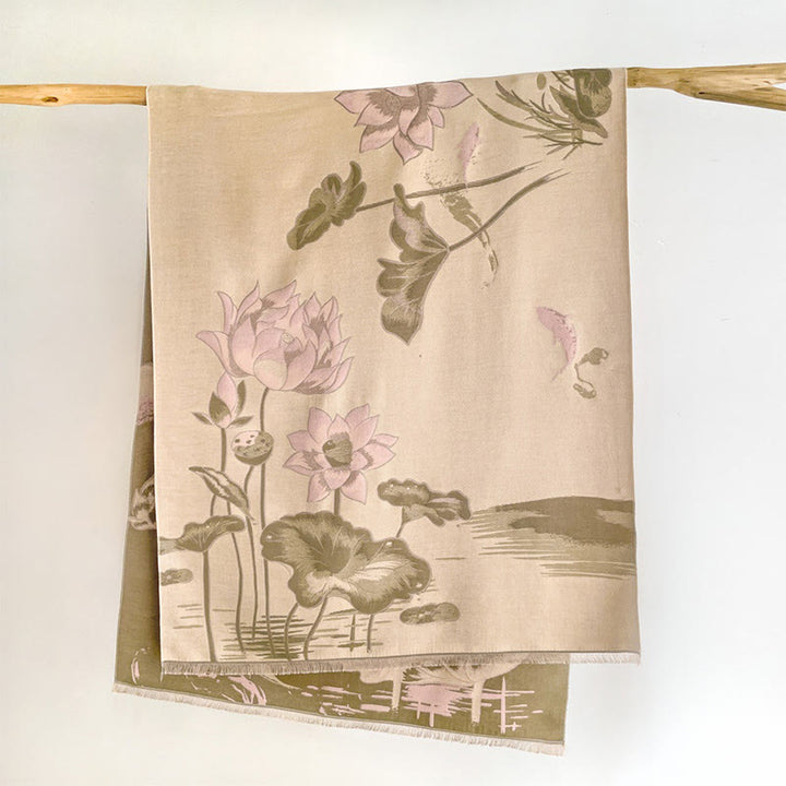 Écharpe-châle douillette à motif de Buddha Stones, de lotus, de carpes koï et de libellule - Blanc antique - 180*65 cm - image 12