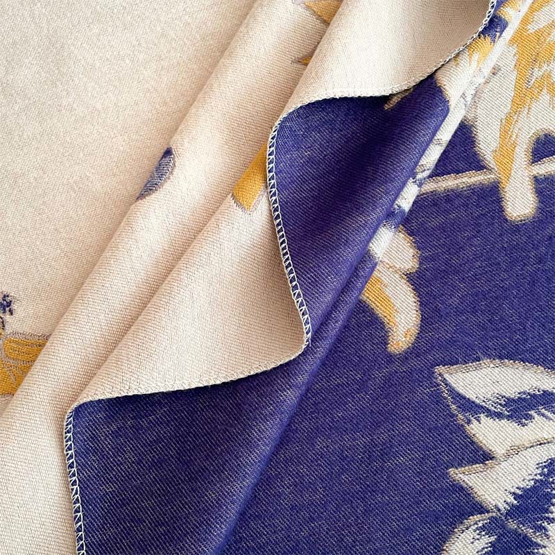 Écharpe-châle douillette à motif de Buddha Stones, de lotus, de carpes koï et de libellule - image 11