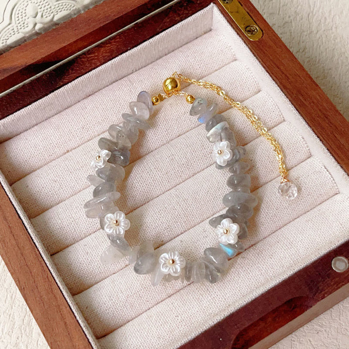 Bracelet d'équilibre en cristal blanc améthyste et améthyste, orné d'un motif floral irrégulier en Buddha Stones - Pierre de lune grise (Tour de poignet : 15-19 cm) - image 5