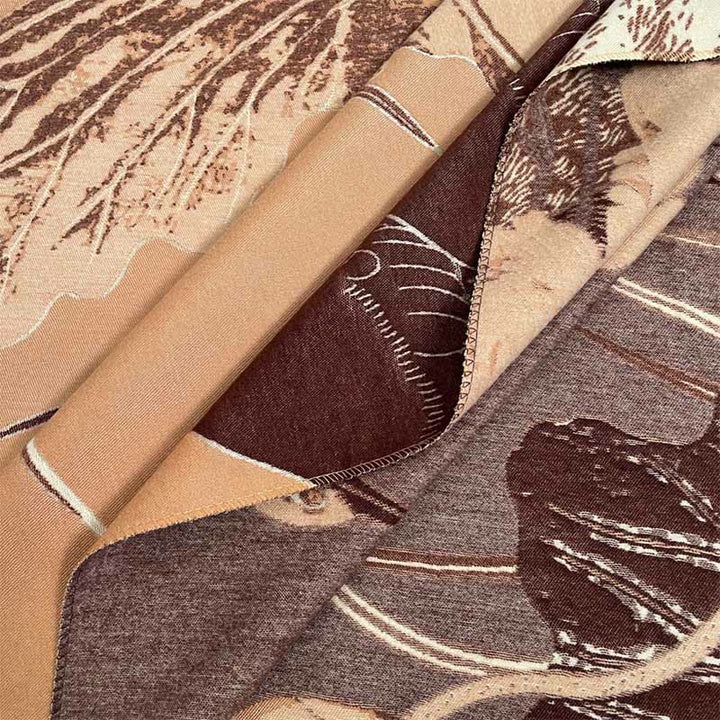 Écharpe douce à motif de Buddha Stones, cigognes, fleurs de lotus et feuilles, hiver. - image 15