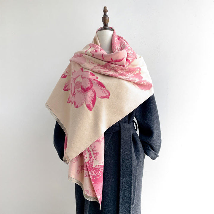 Écharpe douce à motif de Buddha Stones, cigognes, fleurs de lotus et feuilles, hiver. - image 6