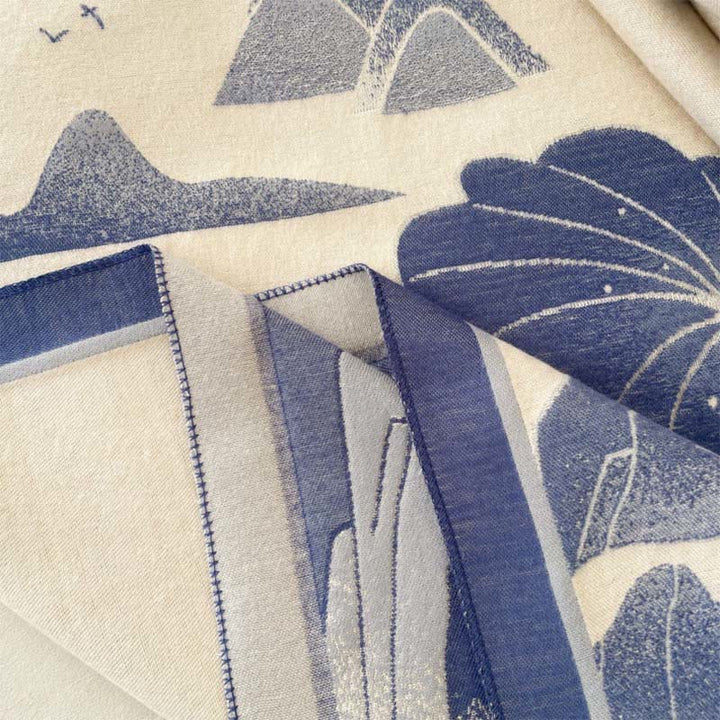 Écharpe-châle douce à motif de Buddha Stones, de fleurs de lotus et de feuilles de montagne hivernales - image 9