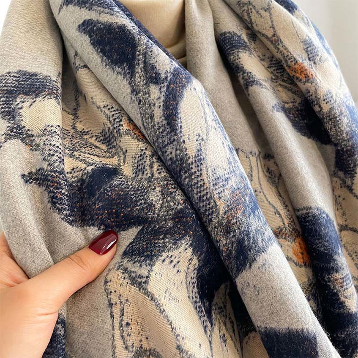 Écharpe-châle chaude et confortable avec motif de Buddha Stones, de fleurs de magnolia blanches d'hiver et de petits oiseaux. - image 13