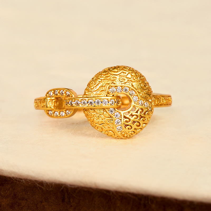 Bague porte-bonheur ajustable en laiton plaqué or 24 carats avec boucle de la paix et motif ajouré sculpté, ornée de Buddha Stones - image 2