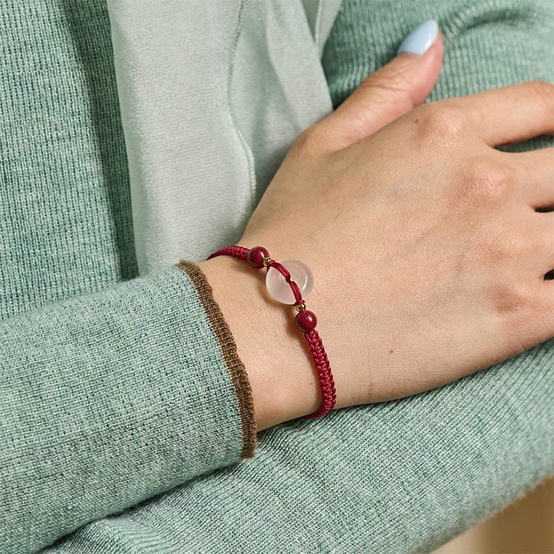 Bracelet de la paix en agate blanche, nœud plat, nœud diamant et cordon rouge, orné de Buddha Stonesune boucle de boucle en agate plate. - image 6
