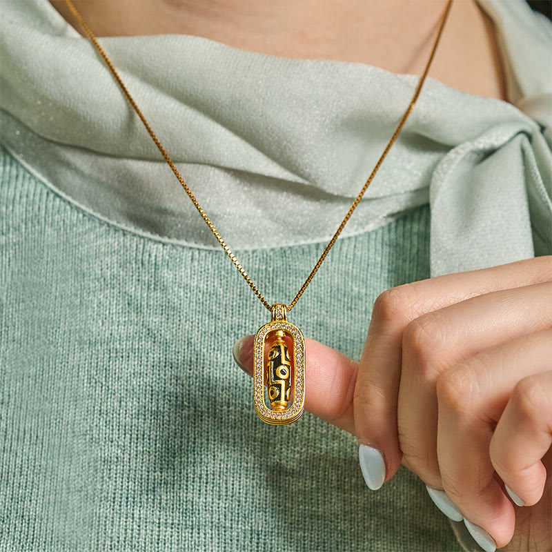 Collier pendentif en laiton plaqué or 24 carats avec perles Dzi à neuf yeux, motif porte-bonheur et symbole de richesse, orné de Buddha Stones. - image 5