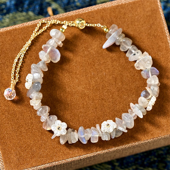 Bracelet d'équilibre en cristal blanc améthyste et améthyste, orné d'un motif floral irrégulier en Buddha Stones - Pierre de lune grise (Tour de poignet : 15-19 cm) - image 17