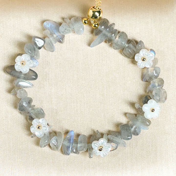 Bracelet d'équilibre en cristal blanc améthyste et améthyste, orné d'un motif floral irrégulier en Buddha Stones - image 19
