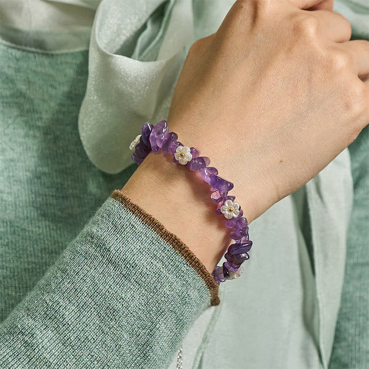 Bracelet d'équilibre en cristal blanc améthyste et améthyste, orné d'un motif floral irrégulier en Buddha Stones - image 4