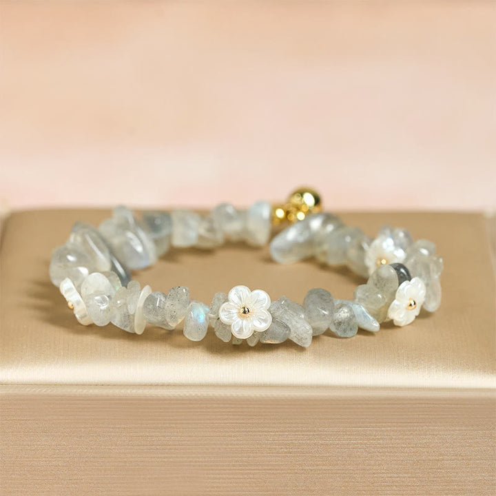 Bracelet d'équilibre en cristal blanc améthyste et améthyste, orné d'un motif floral irrégulier en Buddha Stones - image 18