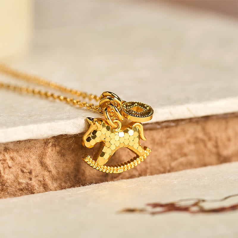 Collier pendentif en cuivre plaqué or 24 carats, représentant une pièce de monnaie de l'année du Cheval , Buddha Stones. - Cheval à bascule en cuivre - image 0