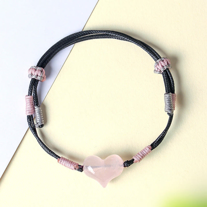 Bracelet chaleureux en Buddha Stones, breloque cœur en cristal rose naturel et cordon tressé. - Cristal rose (Tour de poignet : 14-19 cm) - image 0