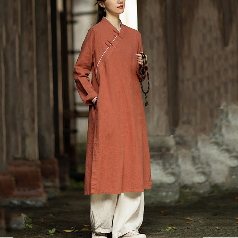 Robe Cheongsam midi en lin ramie uni à manches longues et poches, ornée de boutons grenouille et de Buddha Stones - image 2