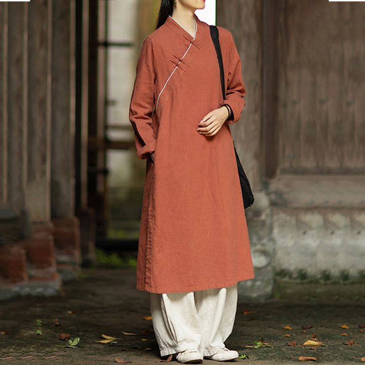 Robe Cheongsam midi en lin ramie uni à manches longues et poches, ornée de boutons grenouille et de Buddha Stones - image 5