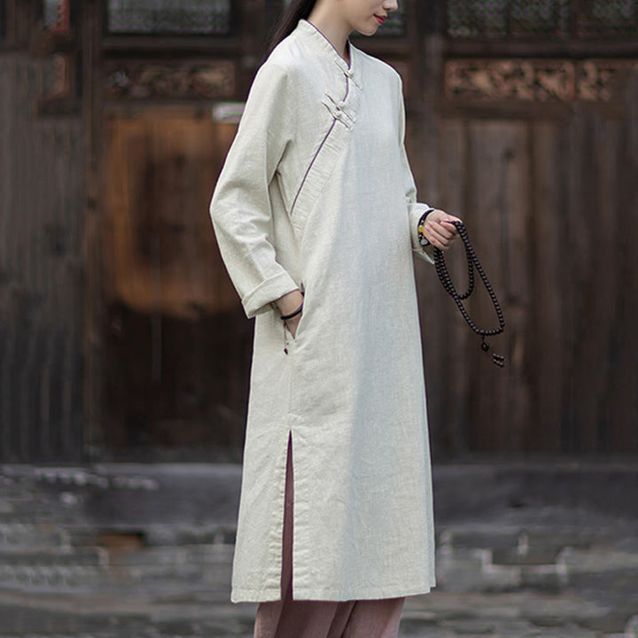 Robe Cheongsam midi en lin ramie uni à manches longues et poches, ornée de boutons grenouille et de Buddha Stones - image 12