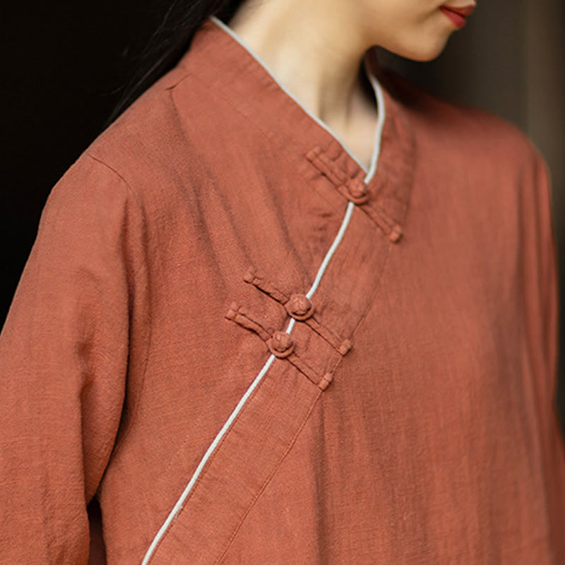 Robe Cheongsam midi en lin ramie uni à manches longues et poches, ornée de boutons grenouille et de Buddha Stones - image 6