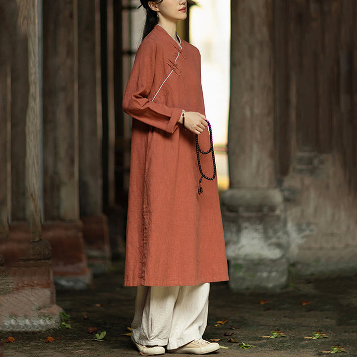 Robe Cheongsam midi en lin ramie uni à manches longues et poches, ornée de boutons grenouille et de Buddha Stones - image 4