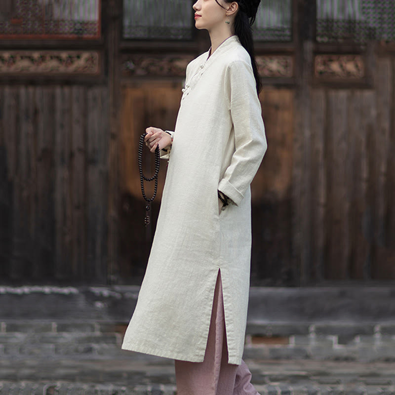 Robe Cheongsam midi en lin ramie uni à manches longues et poches, ornée de boutons grenouille et de Buddha Stones - image 13