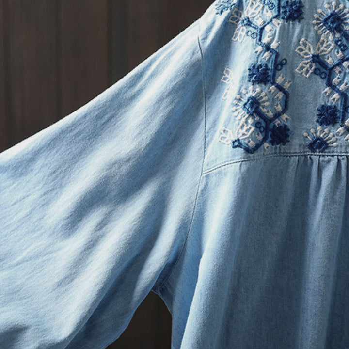 Chemise femme en denim de coton à demi-boutons, ornée de broderies florales géométriques et de Buddha Stones - image 9