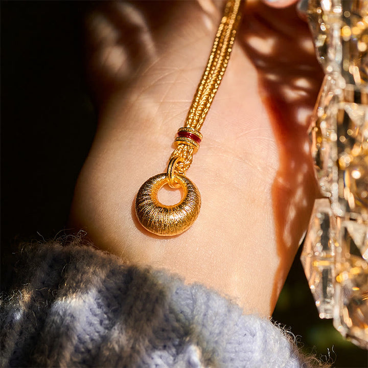 Collier pendentif en cuivre plaqué or 24 carats avec boucle de paix texturée et Buddha Stones , symbole de richesse. - image 12