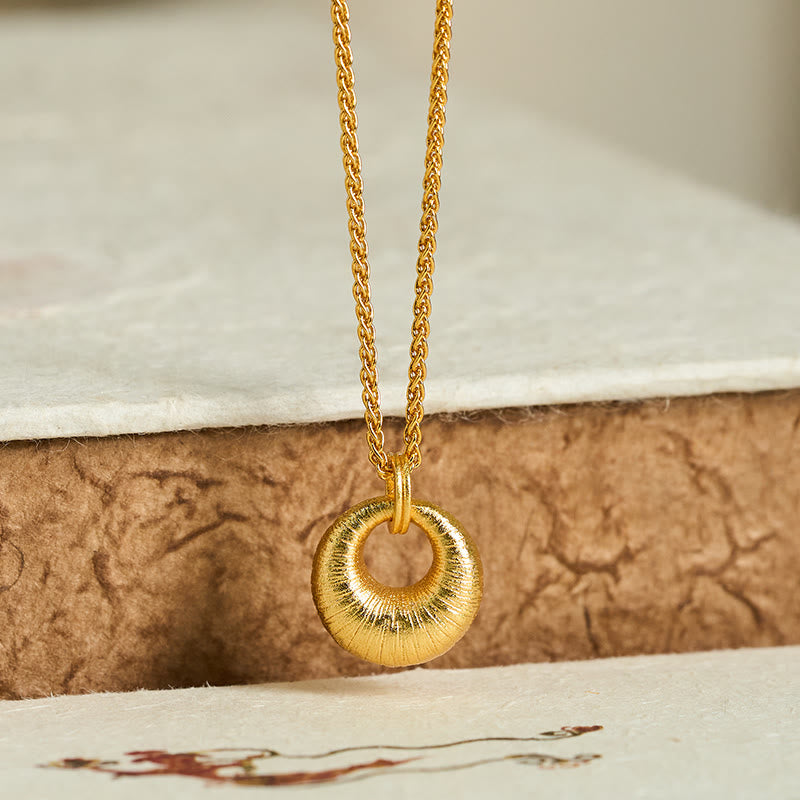 Collier pendentif en cuivre plaqué or 24 carats avec boucle de paix texturée et Buddha Stones , symbole de richesse. - image 1