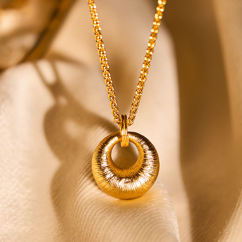 Collier pendentif en cuivre plaqué or 24 carats avec boucle de paix texturée et Buddha Stones , symbole de richesse. - image 3