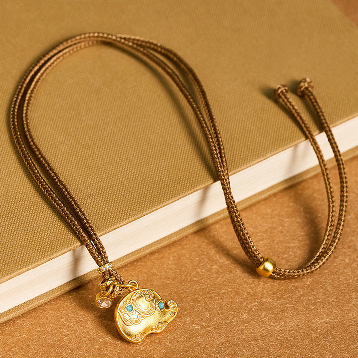 Collier pendentif en laiton plaqué or 24 carats avec symbole d'éléphant et cordon tressé, orné de Buddha Stones. - image 3