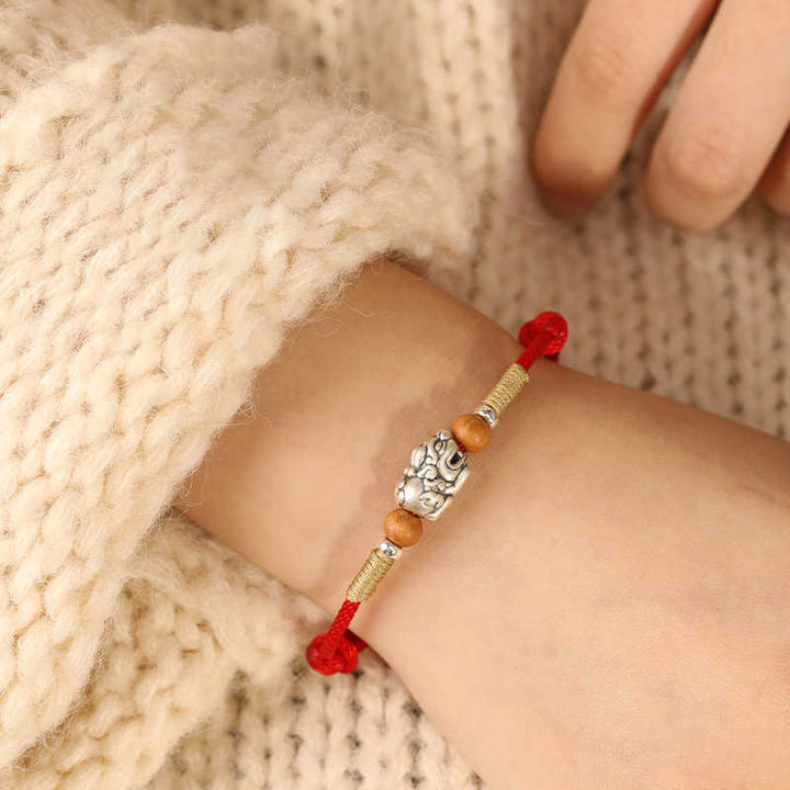 Bracelet de cheville porte-bonheur tressé à la main, orné de Buddha Stones, de breloques Pixiu en argent sterling 999 et de perles en bois de pêcher. - image 17